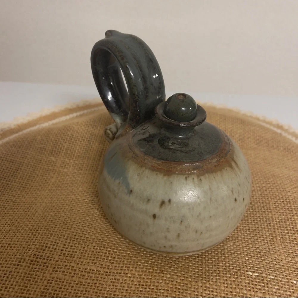Vintage 1981s Chanberlain Pottery Oil Lamp signature
